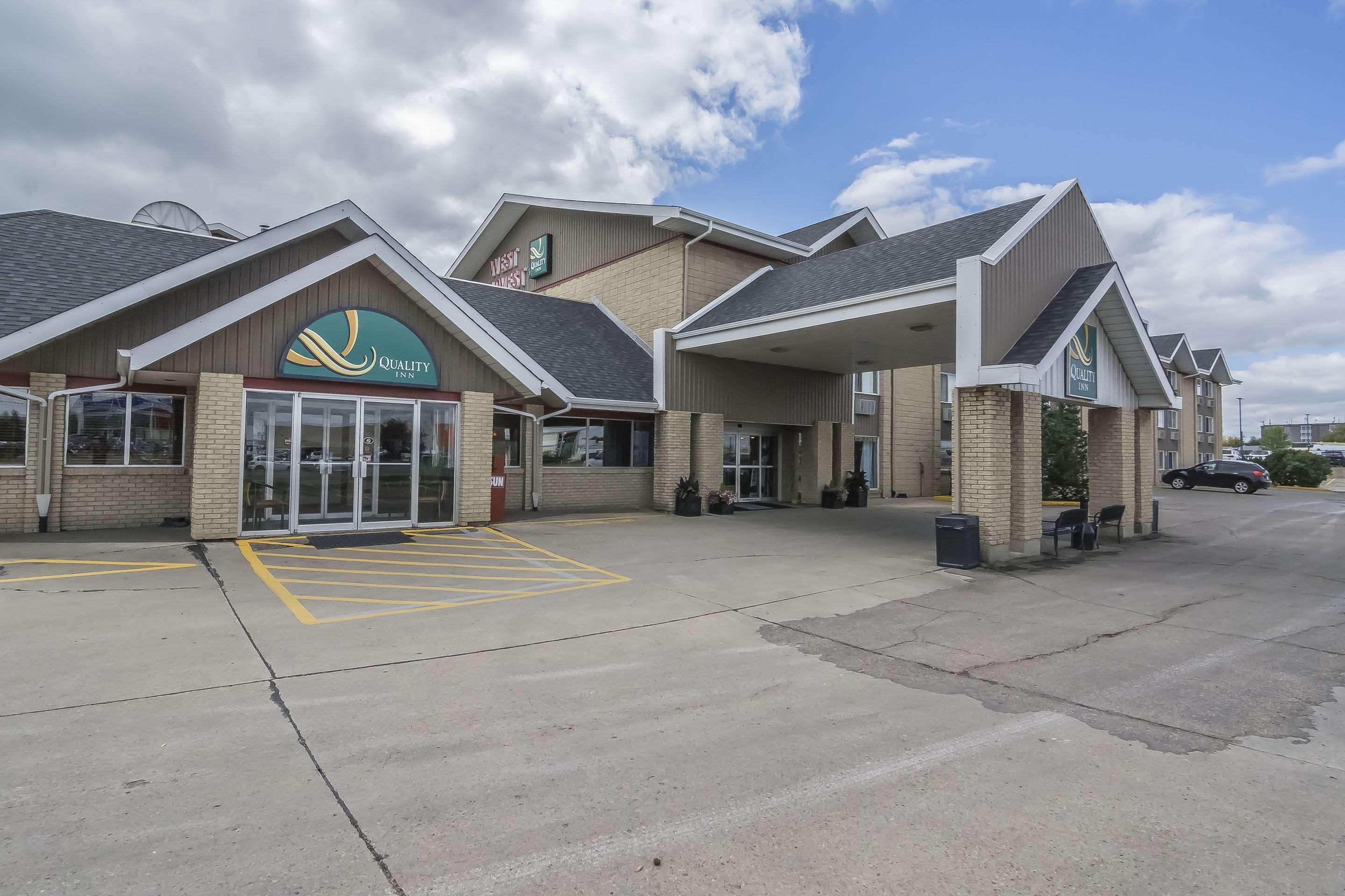 Quality Inn West Edmonton Exterior photo